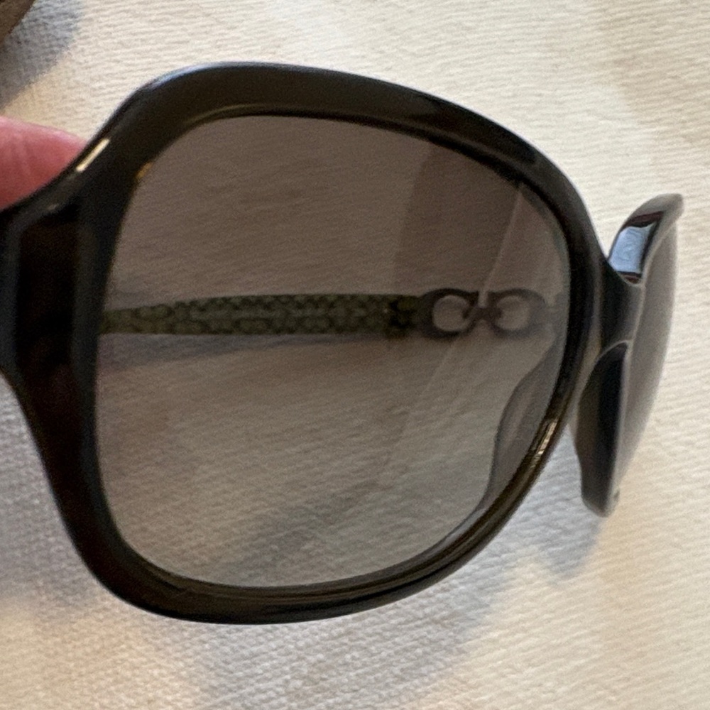 Coach Tortoise ‘Kissing C’ Women's Sunglasses. NWOT w/ case - Picture 5 of 6